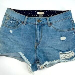 UEC Roxy high waisted distressed jean shorts size 26 , 2in inseam